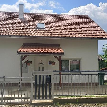 Keti Apartment Plaški Екстериор снимка