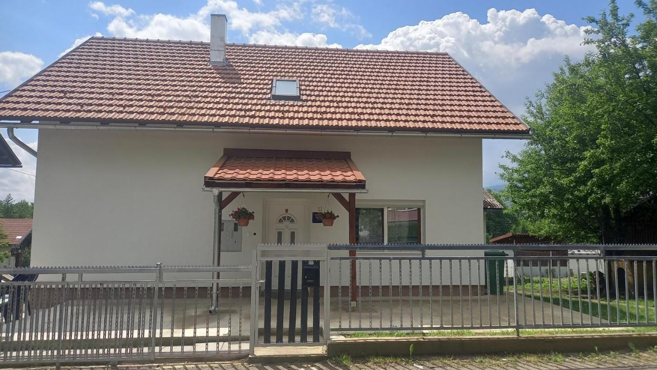 Keti Apartment Plaški Екстериор снимка