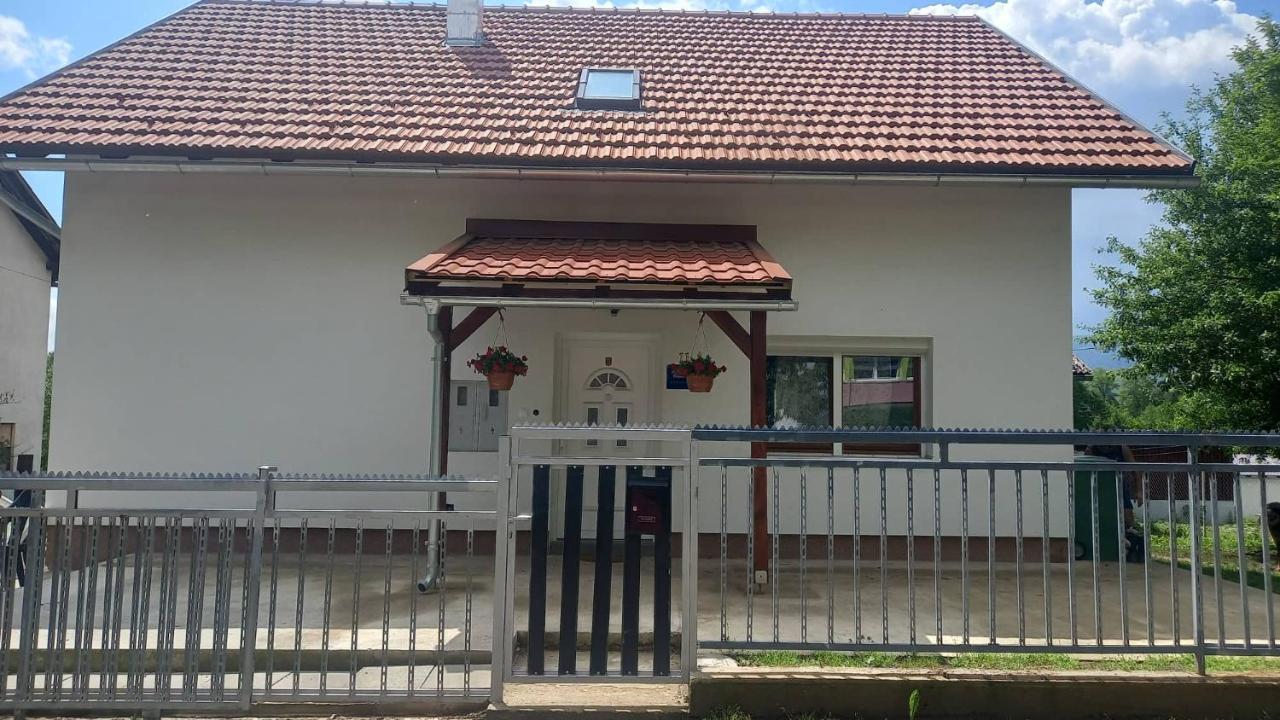 Keti Apartment Plaški Екстериор снимка