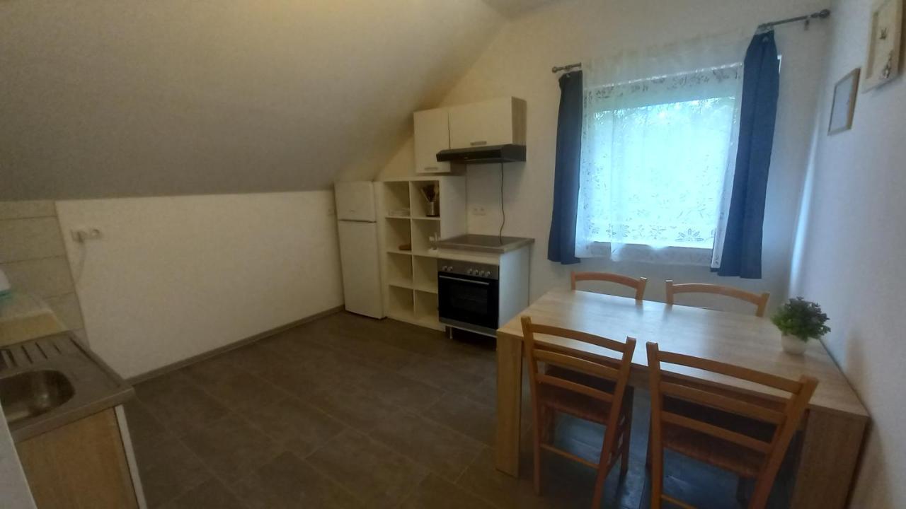 Keti Apartment Plaški Екстериор снимка